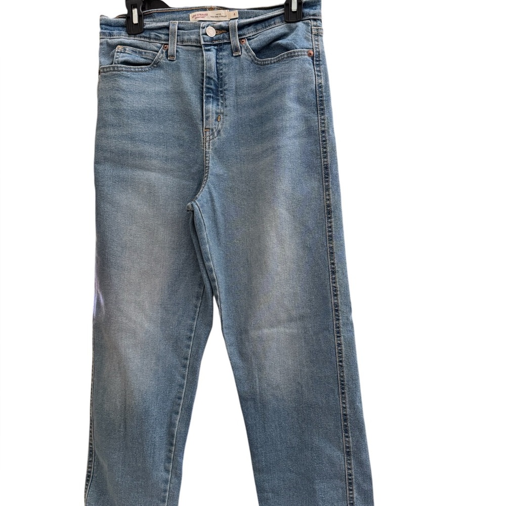 Levi's Straight Leg Jeans in Light Blue Wash